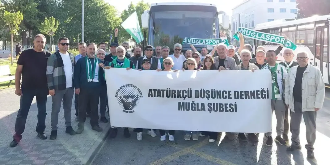 ATATÜRK STADINA ATATÜRK PANKARTI SOKULMADI TEPKİSİ!… ATATÜRK STADINA ATATÜRK PANKARTI SOKULMADI TEPKİSİ!…