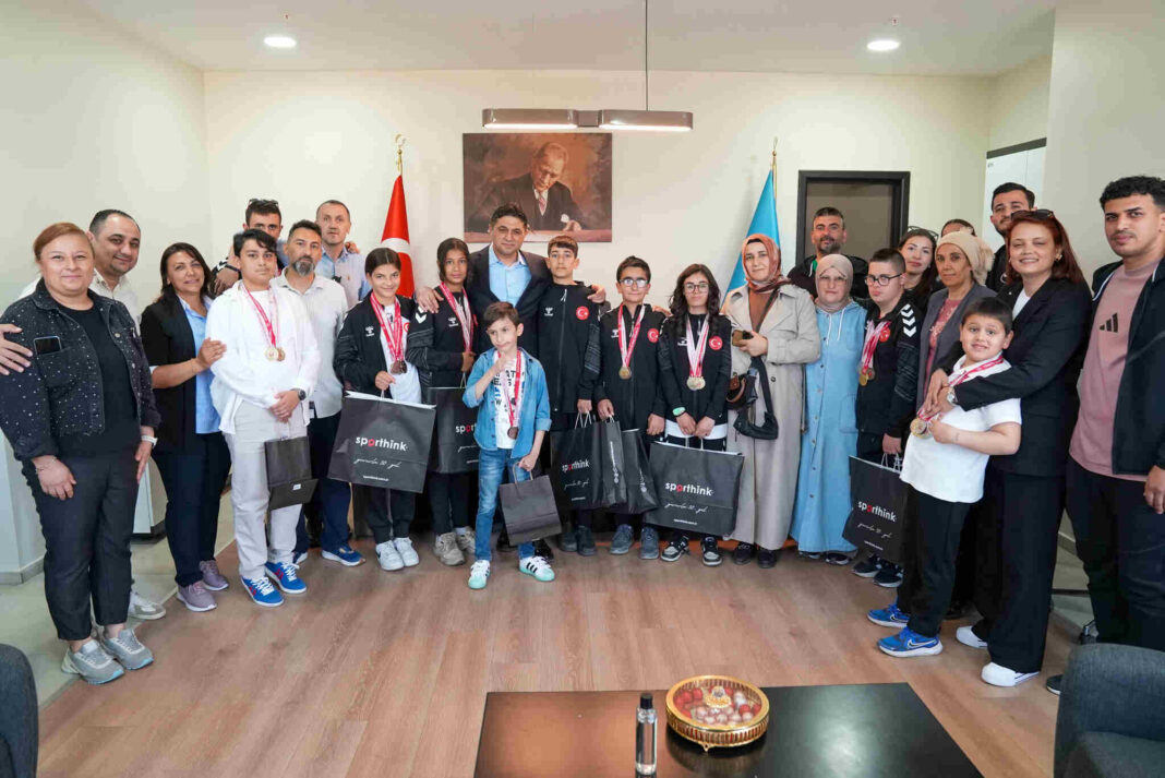 Aliağa’nın Özel Sporcularından Atletizm ve Yüzmede Büyük Başarı… Aliağa’nın Özel Sporcularından Atletizm ve Yüzmede Büyük Başarı…