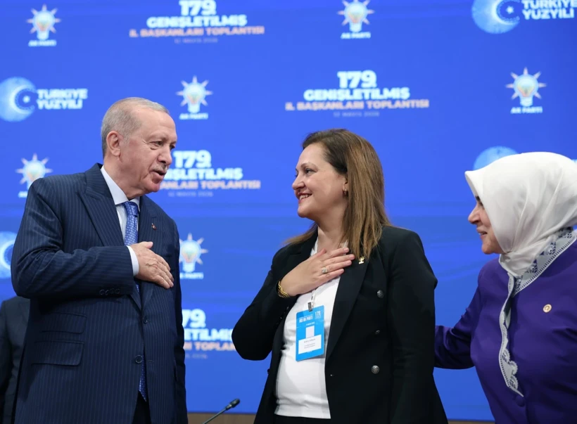 BİR DÖNEM DEMEDİĞİNİ BIRAKMADIĞI AKP’YE KATILDI, SİYASETİN İNSANI NE HALE GETİRDİĞİNİ İSPATLADI!… BİR DÖNEM DEMEDİĞİNİ BIRAKMADIĞI AKP’YE KATILDI, SİYASETİN İNSANI NE HALE GETİRDİĞİNİ İSPATLADI!…