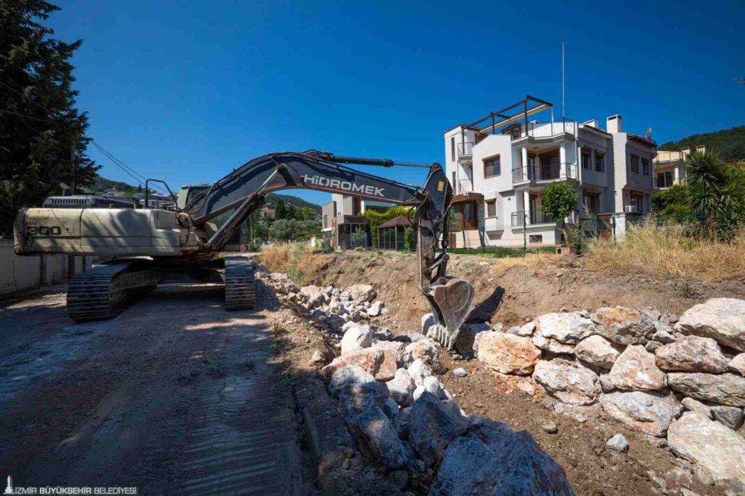 İZSU’dan Yarımada Derelerine Güvenlik Seferberliği… İZSU’dan Yarımada Derelerine Güvenlik Seferberliği…