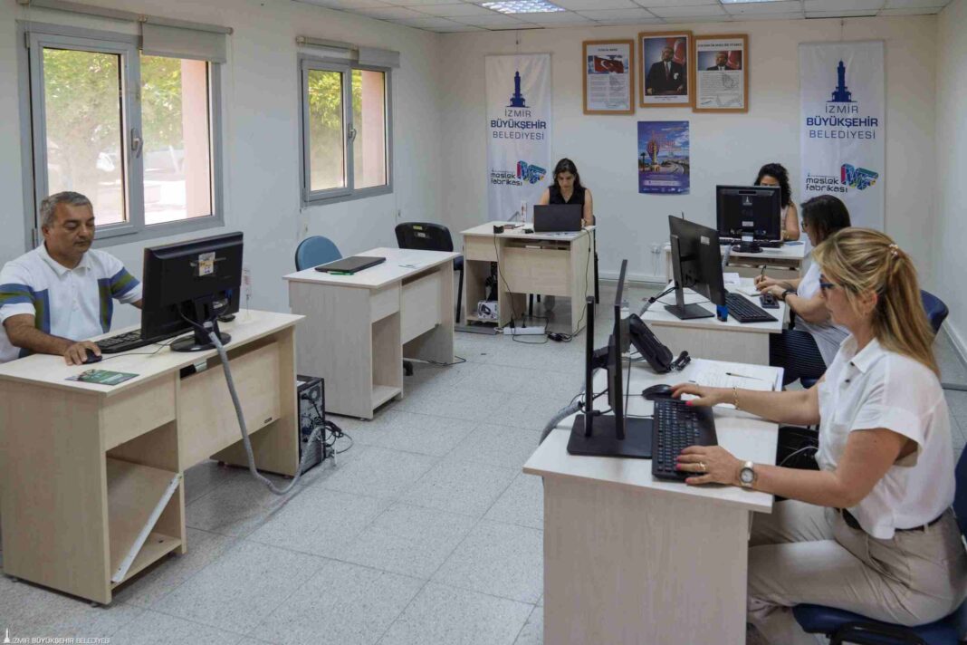 MESLEK FABRİKASI, İŞ ARAYANLARI VE İŞVERENLERİ BİR ARAYA GETİRMEYE DEVAM EDİYOR… MESLEK FABRİKASI, İŞ ARAYANLARI VE İŞVERENLERİ BİR ARAYA GETİRMEYE DEVAM EDİYOR…