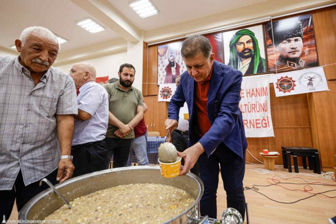 Başkan Tugay Aşure Lokmasını Paylaştı… Başkan Tugay Aşure Lokmasını Paylaştı…