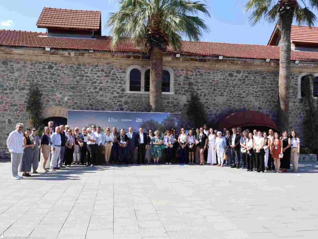 İzmir Zeytininin Yol Haritası Çiziliyor… İzmir Zeytininin Yol Haritası Çiziliyor…