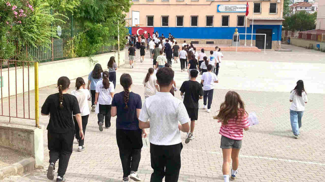 EĞİTİM-SEN RAPORU: “TEK ÇIKIŞ YOLU YENİDEN KAMUSAL EĞİTİM…” EĞİTİM-SEN RAPORU: “TEK ÇIKIŞ YOLU YENİDEN KAMUSAL EĞİTİM…”