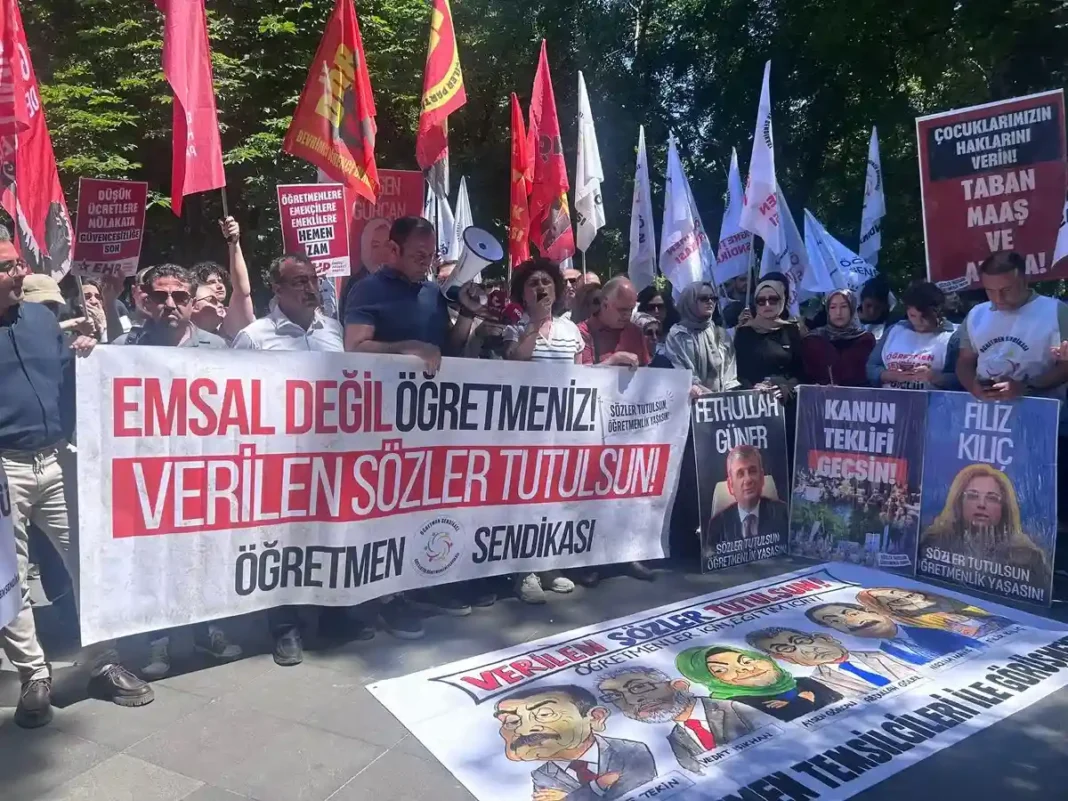 MADENCİLERDEN SONRA ÖĞRETMENLER DE AÇLIK GREVİNE BAŞLADI… MADENCİLERDEN SONRA ÖĞRETMENLER DE AÇLIK GREVİNE BAŞLADI…