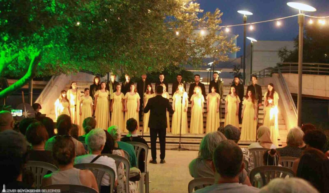 Zeytin Ağacı Altında Yaza Merhaba Dediler… Zeytin Ağacı Altında Yaza Merhaba Dediler…