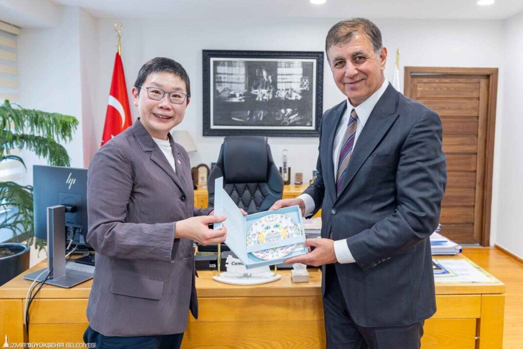 Başkan Tugay’dan Singapur’a İEF ve EXPO 2027 Daveti… Başkan Tugay’dan Singapur’a İEF ve EXPO 2027 Daveti…