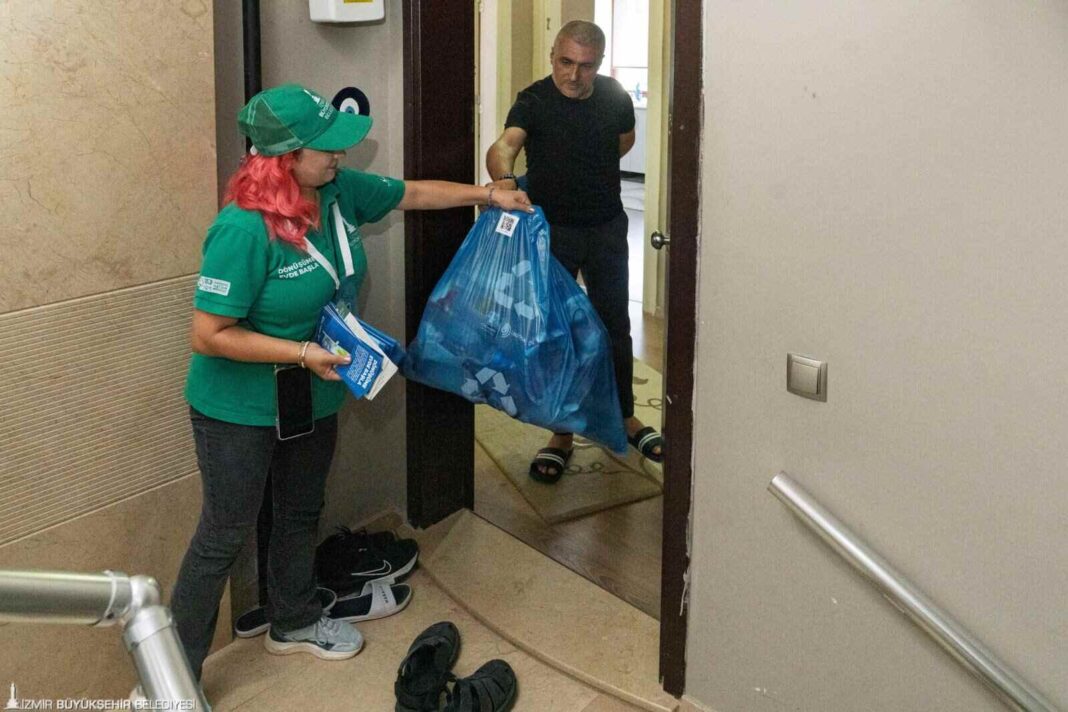 İzmir’de Geri Dönüşüm Kapıya Geldi… İzmir’de Geri Dönüşüm Kapıya Geldi…
