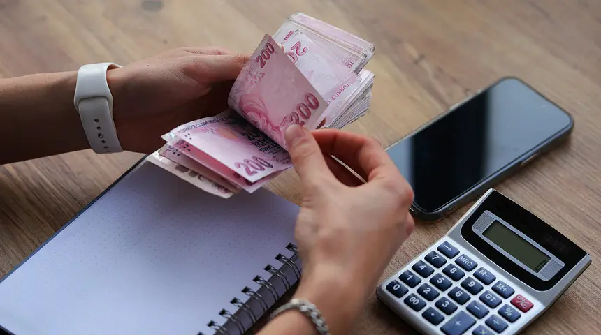 Mesai Saatlerinde Telefon Kullanan Personele Her 10 Dakika İçin 500 TL Maaş Kesintisi… Mesai Saatlerinde Telefon Kullanan Personele Her 10 Dakika İçin 500 TL Maaş Kesintisi…