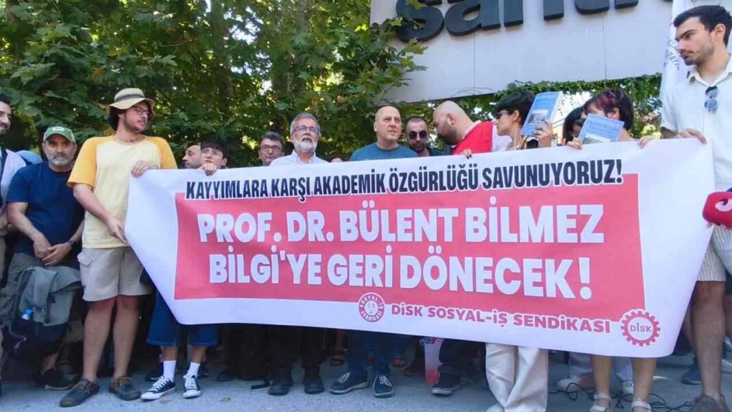 BİLGİ ÜNİVERSİTESİNDE: “SİYASİ TASFİYE” PROTESTOSU!… BİLGİ ÜNİVERSİTESİNDE: “SİYASİ TASFİYE” PROTESTOSU!…