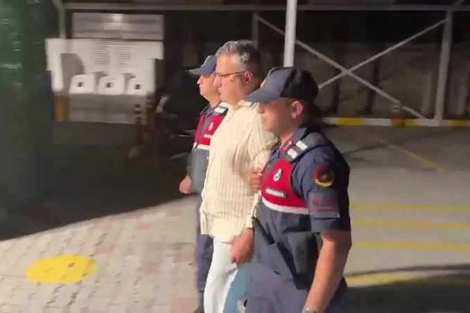 CEM KÜÇÜK YAYINDAKİLERİ BÖYLE KANDIRIYORMUŞ!… CEM KÜÇÜK YAYINDAKİLERİ BÖYLE KANDIRIYORMUŞ!…