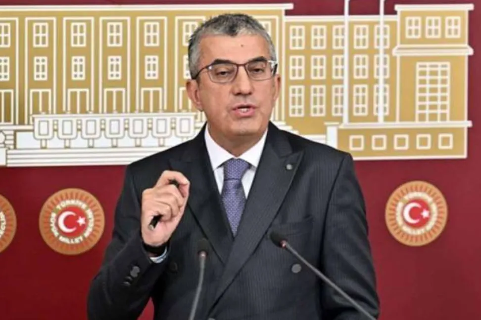 GÜNAYDIN: “CEMİL TUGAY’IN HALKIN TALEPLERİNE UYGUN BİR DAVRANIŞ İÇİNDE OLMASINI BEKLERİZ…” GÜNAYDIN: “CEMİL TUGAY’IN HALKIN TALEPLERİNE UYGUN BİR DAVRANIŞ İÇİNDE OLMASINI BEKLERİZ…”