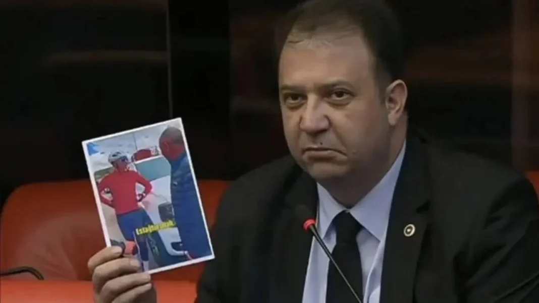 BİSİKLET TAYTLI VALİ GÖREVDEN ALINDI, CHP’Lİ VEKİL TEPKİ GÖSTERDİ… BİSİKLET TAYTLI VALİ GÖREVDEN ALINDI, CHP’Lİ VEKİL TEPKİ GÖSTERDİ…
