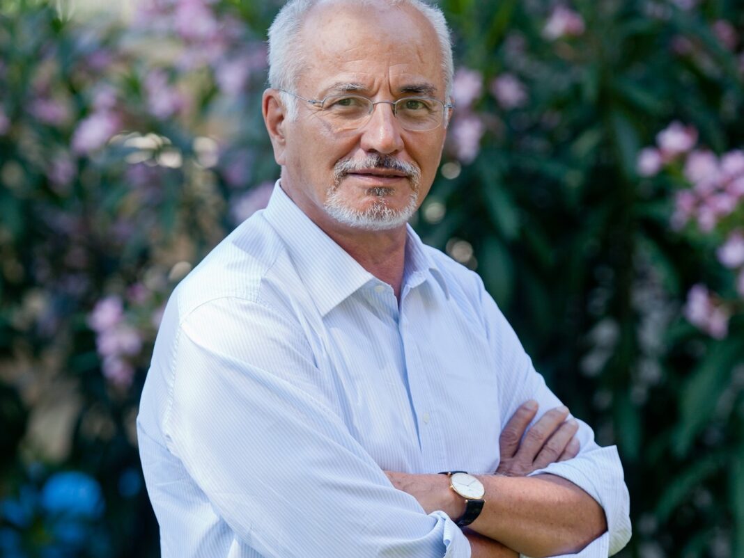HALUK ŞAHİN: “İLERİGELENLER, İLERİGİDENLER VE GERİ KALANLAR…” HALUK ŞAHİN: “İLERİGELENLER, İLERİGİDENLER VE GERİ KALANLAR…”