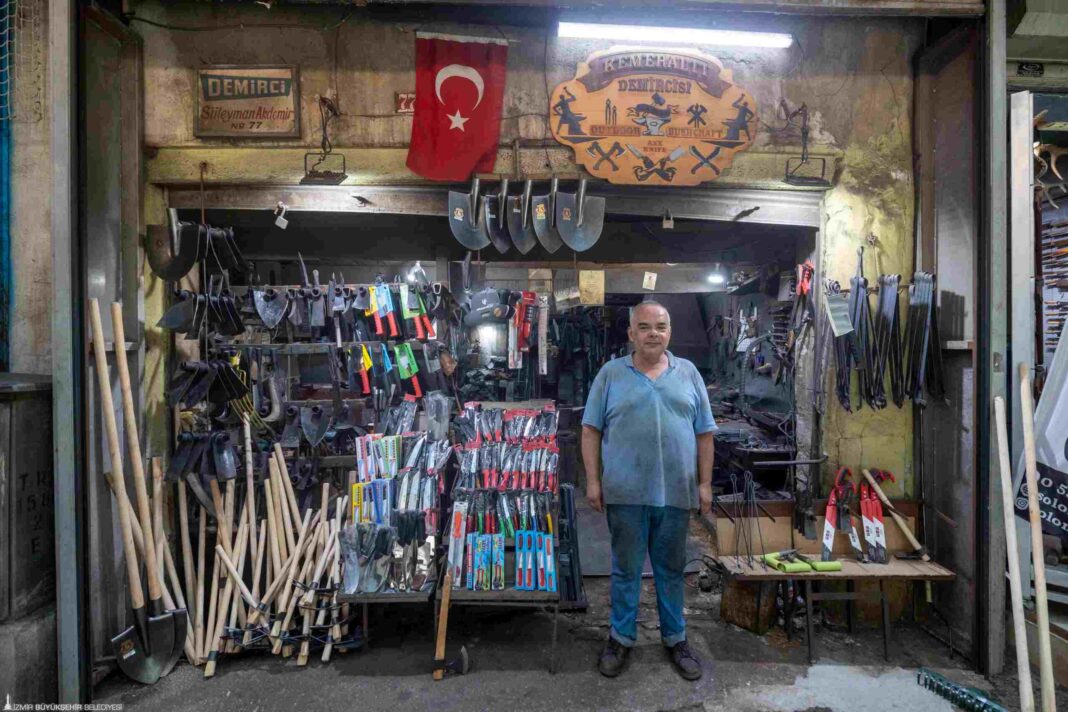 Tarihi Çarşının Nasırlı Elleri Mirasın Son Bekçileri… Tarihi Çarşının Nasırlı Elleri Mirasın Son Bekçileri…