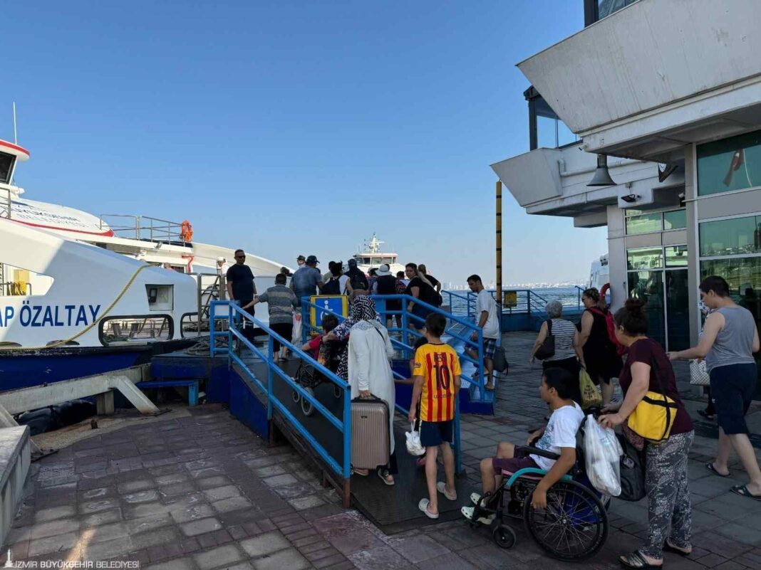 İZDENİZ’in Hafta Sonu Günübirlik Seferleri Yoğun İlgi Görüyor… İZDENİZ’in Hafta Sonu Günübirlik Seferleri Yoğun İlgi Görüyor…