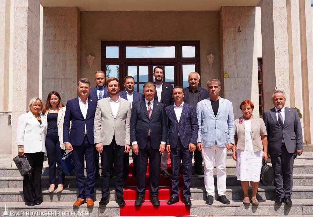Başkan Tugay, Kosova’da Yeni İş Birliklerinin Kapısını Araladı… Başkan Tugay, Kosova’da Yeni İş Birliklerinin Kapısını Araladı…