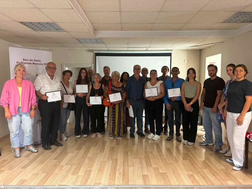 Yurttaşlar İzmir’in Geleceğine Yön Veriyor… Yurttaşlar İzmir’in Geleceğine Yön Veriyor…