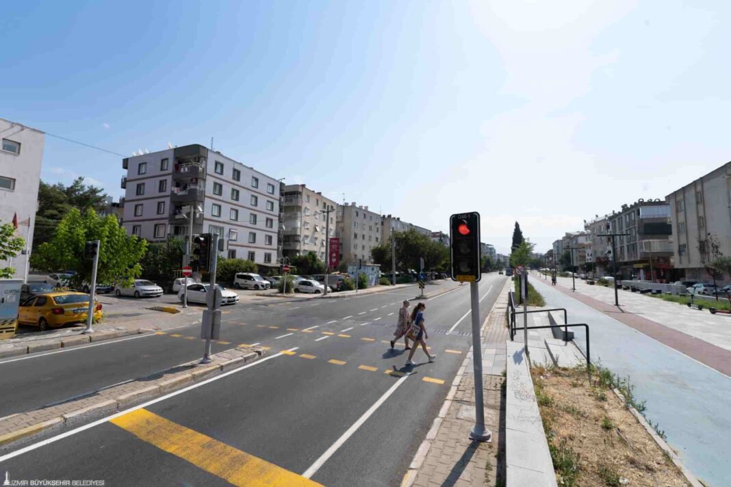 2 Milyar Liralık Yatırımla İzmir Yollarında Büyük Yenileme… 2 Milyar Liralık Yatırımla İzmir Yollarında Büyük Yenileme…