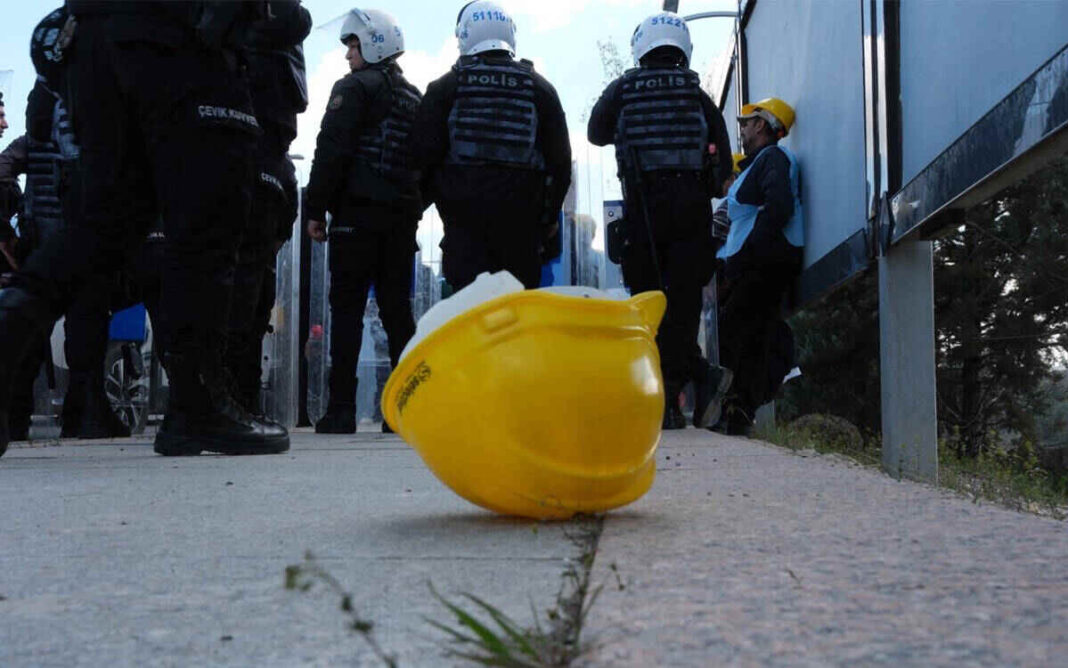 ANKARA’YA YÜRÜYEN MADENCİLER GÖZALTINA ALINDI!… ANKARA’YA YÜRÜYEN MADENCİLER GÖZALTINA ALINDI!…