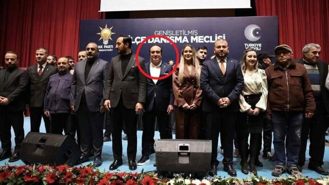CHP ARNAVUTKÖY İLÇE BAŞKANI OLARAK ATANDI, 8 AY ÖNCE AKP ROZETİ TAKTI… CHP ARNAVUTKÖY İLÇE BAŞKANI OLARAK ATANDI, 8 AY ÖNCE AKP ROZETİ TAKTI…