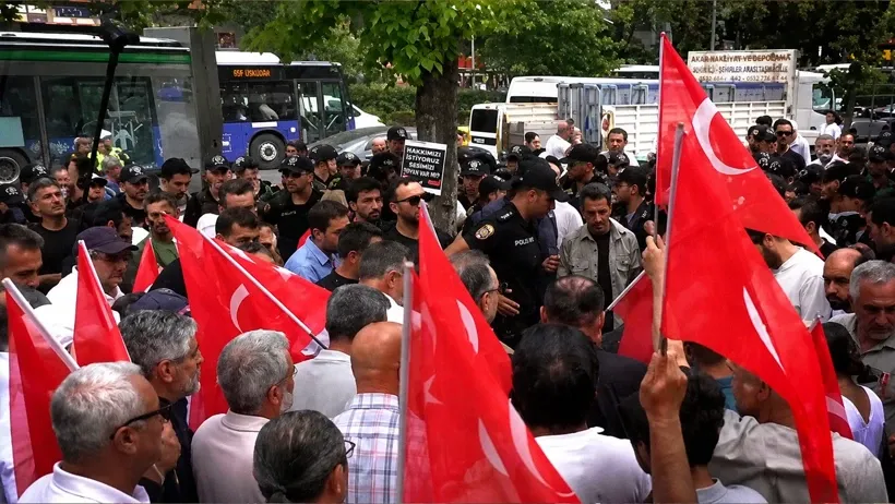 GAZİLERİN HALİNİ GÖRÜNCE GÖZYAŞLARINA HAKİM OLAMADI… GAZİLERİN HALİNİ GÖRÜNCE GÖZYAŞLARINA HAKİM OLAMADI…