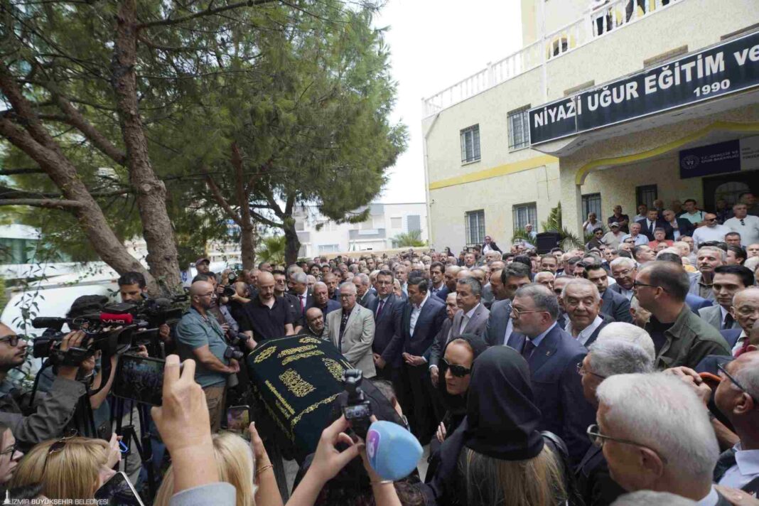 Burhan Özfatura Son Yolculuğuna Uğurlandı… Burhan Özfatura Son Yolculuğuna Uğurlandı…