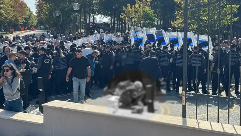 AYM Önünde Kendini Vuran Emekli Polis Hayatını Kaybetti… AYM Önünde Kendini Vuran Emekli Polis Hayatını Kaybetti…