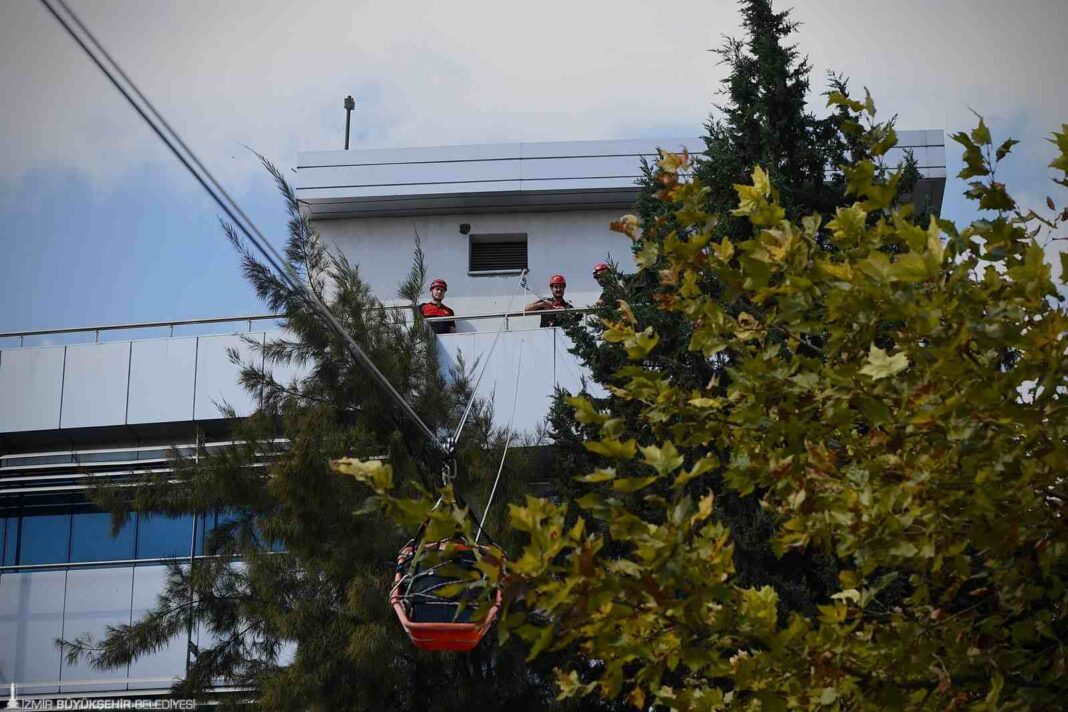 İzmir İtfaiyesi’nden Gerçeği Aratmayan Tatbikat… İzmir İtfaiyesi’nden Gerçeği Aratmayan Tatbikat…
