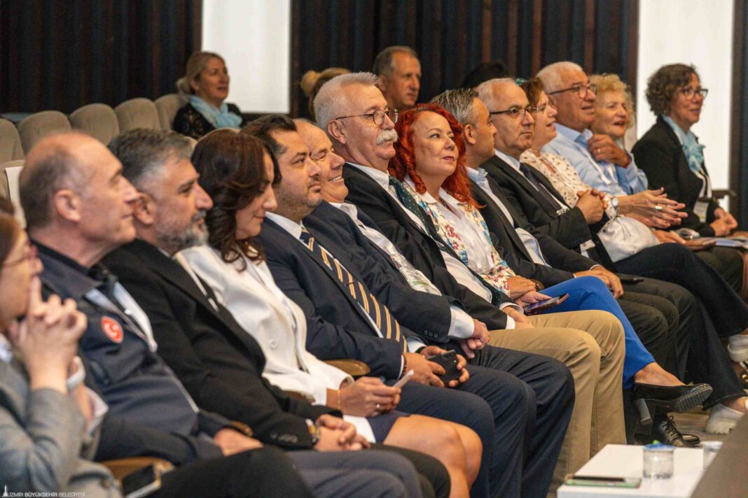 İzmir Afetlere Yaşlılarla Birlikte Hazırlanacak… İzmir Afetlere Yaşlılarla Birlikte Hazırlanacak…
