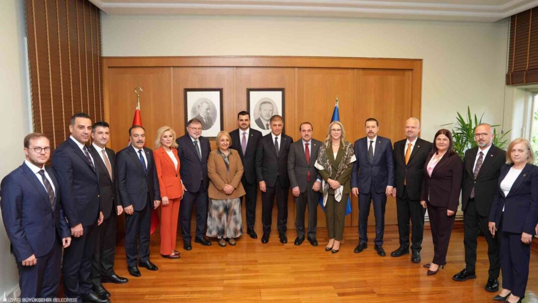 Başkan Tugay: “İzmir’imizin Otuz İlçesine En İyi Hizmeti Sağlayacağız…” Başkan Tugay: “İzmir’imizin Otuz İlçesine En İyi Hizmeti Sağlayacağız…”