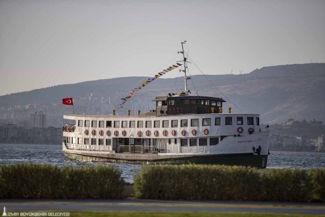 Bergama Vapuru İle Tarihe Yolculuk Yeniden Başlıyor… Bergama Vapuru İle Tarihe Yolculuk Yeniden Başlıyor…