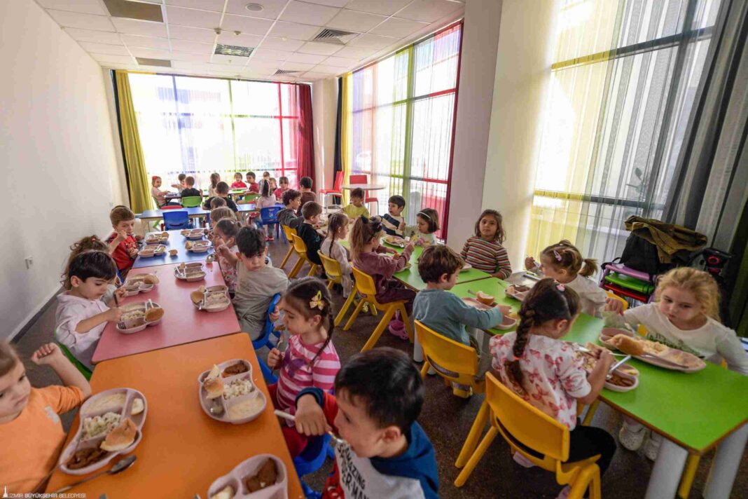 Büyükşehir Yuvamız İzmir’deki Minikleri de Unutmuyor… Büyükşehir Yuvamız İzmir’deki Minikleri de Unutmuyor…