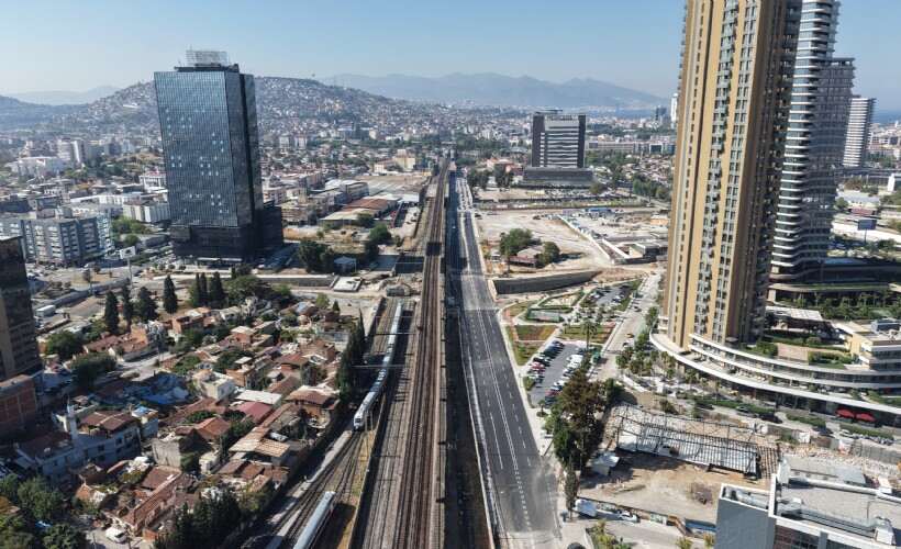 İzmir’in Dev Karayolu Projesi El Emeği ve Alın Teriyle İlerliyor… İzmir’in Dev Karayolu Projesi El Emeği ve Alın Teriyle İlerliyor…