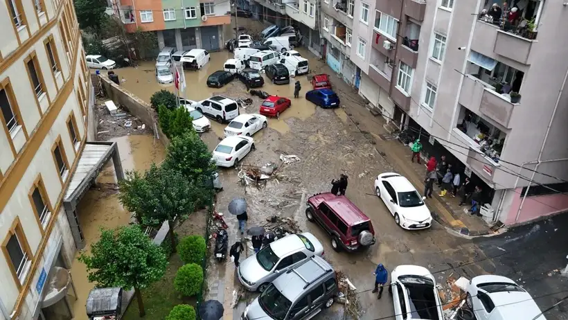 İSTANBUL DA SEL BİLANÇOSU GİDEREK AĞIRLAŞIYOR… İSTANBUL DA SEL BİLANÇOSU GİDEREK AĞIRLAŞIYOR…